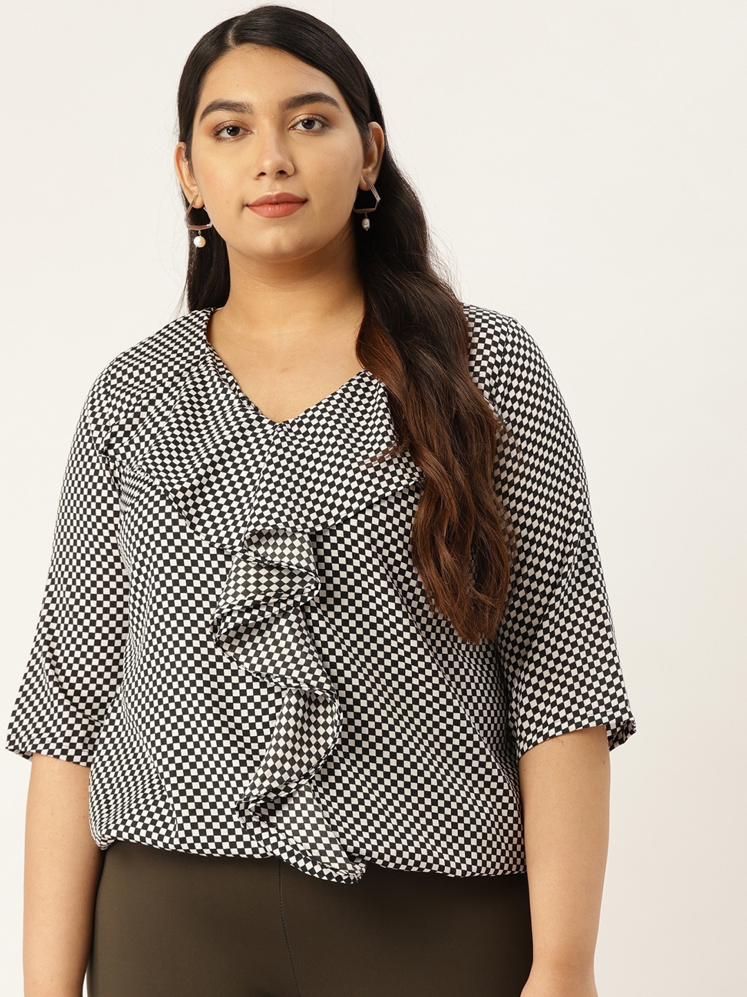 Women's Plus SizeBlack & White Geometric Print Ruffled Top