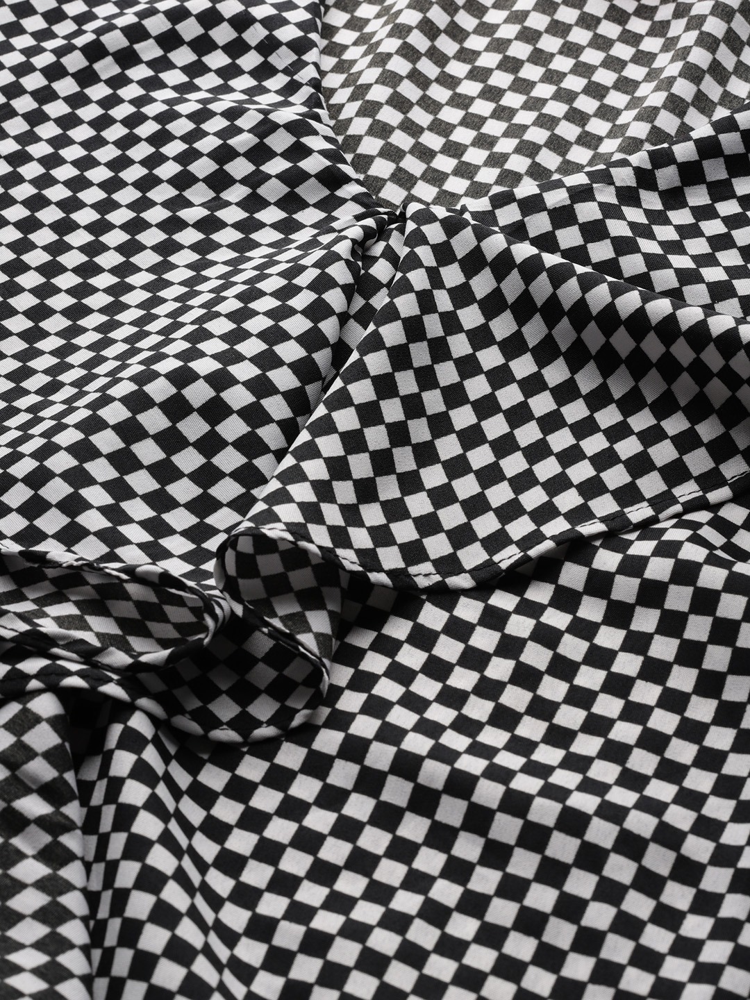 Women's Plus SizeBlack & White Geometric Print Ruffled Top