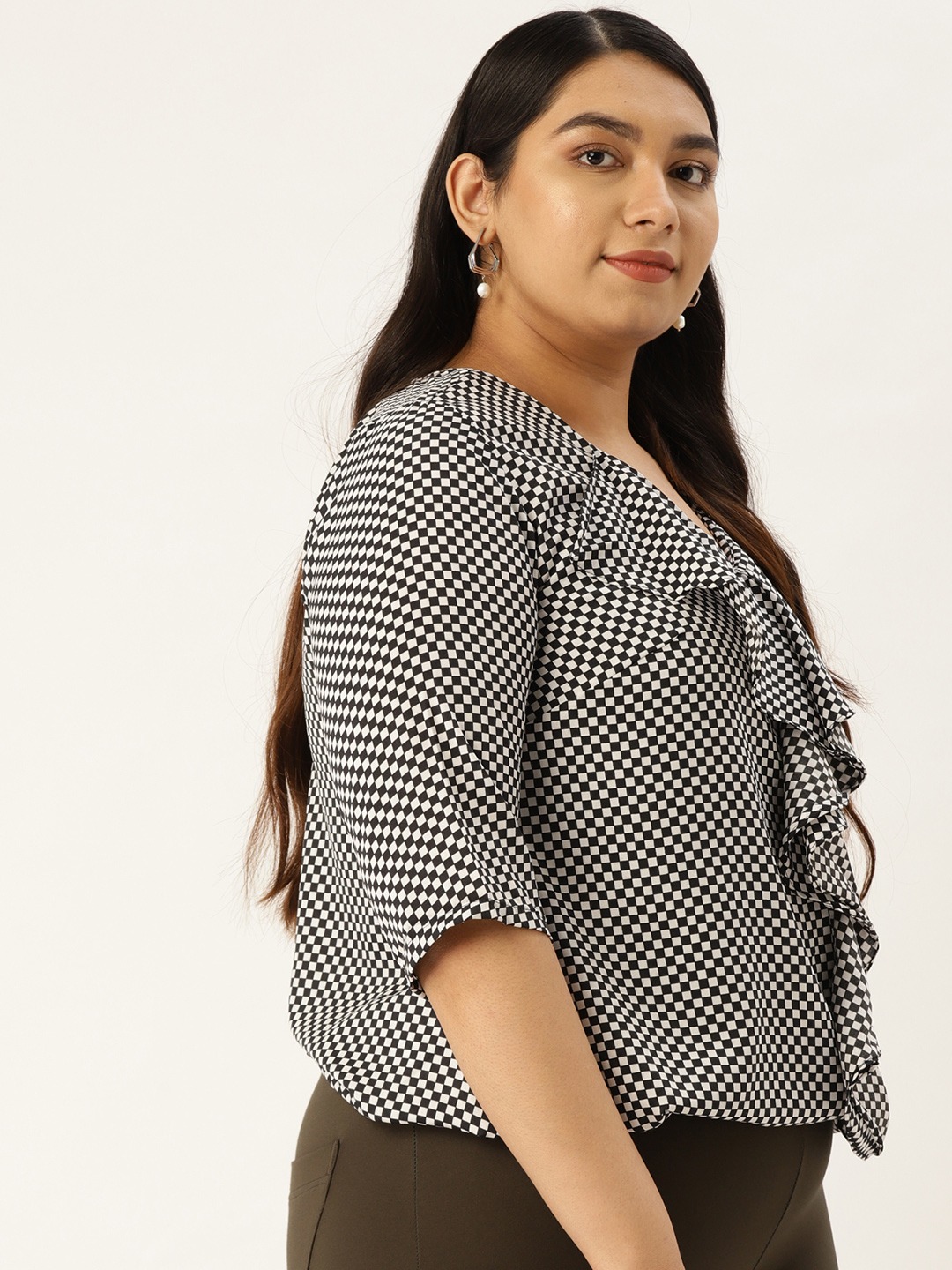 Women's Plus SizeBlack & White Geometric Print Ruffled Top