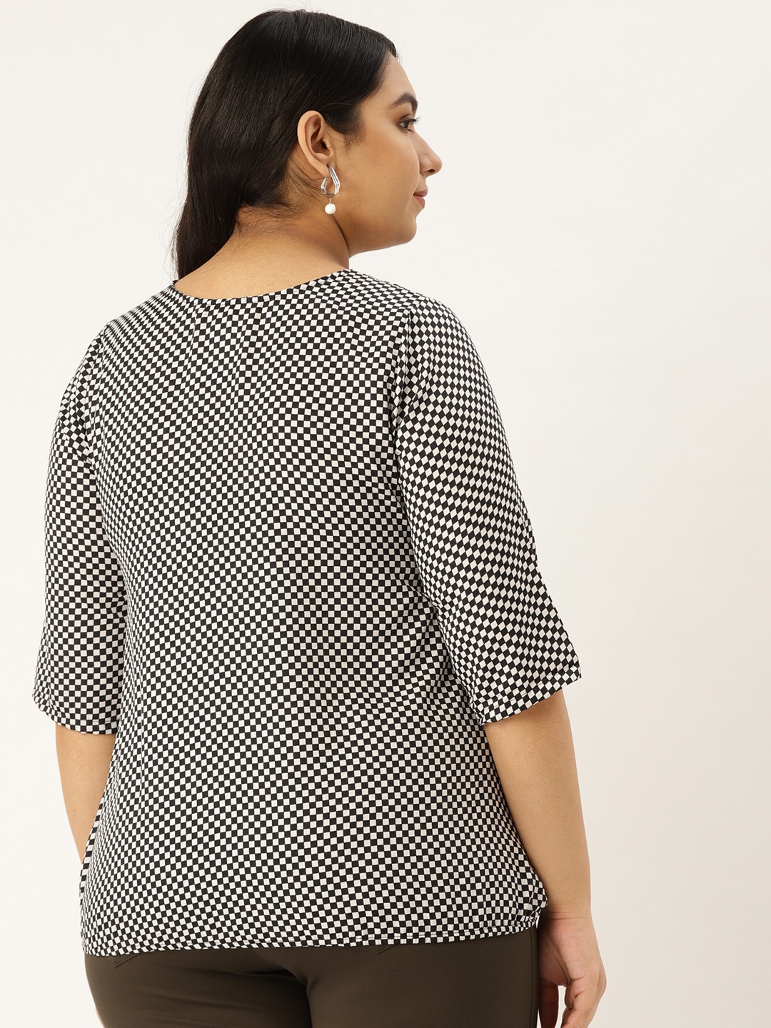 Women's Plus SizeBlack & White Geometric Print Ruffled Top