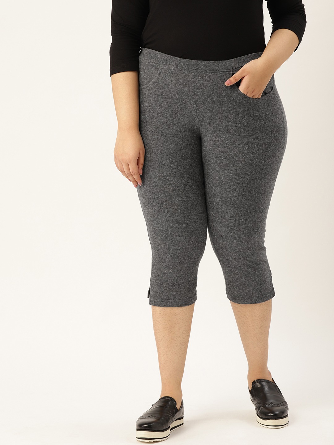Women's Plus Size Dark Grey Solid Color Regular Fit Capris