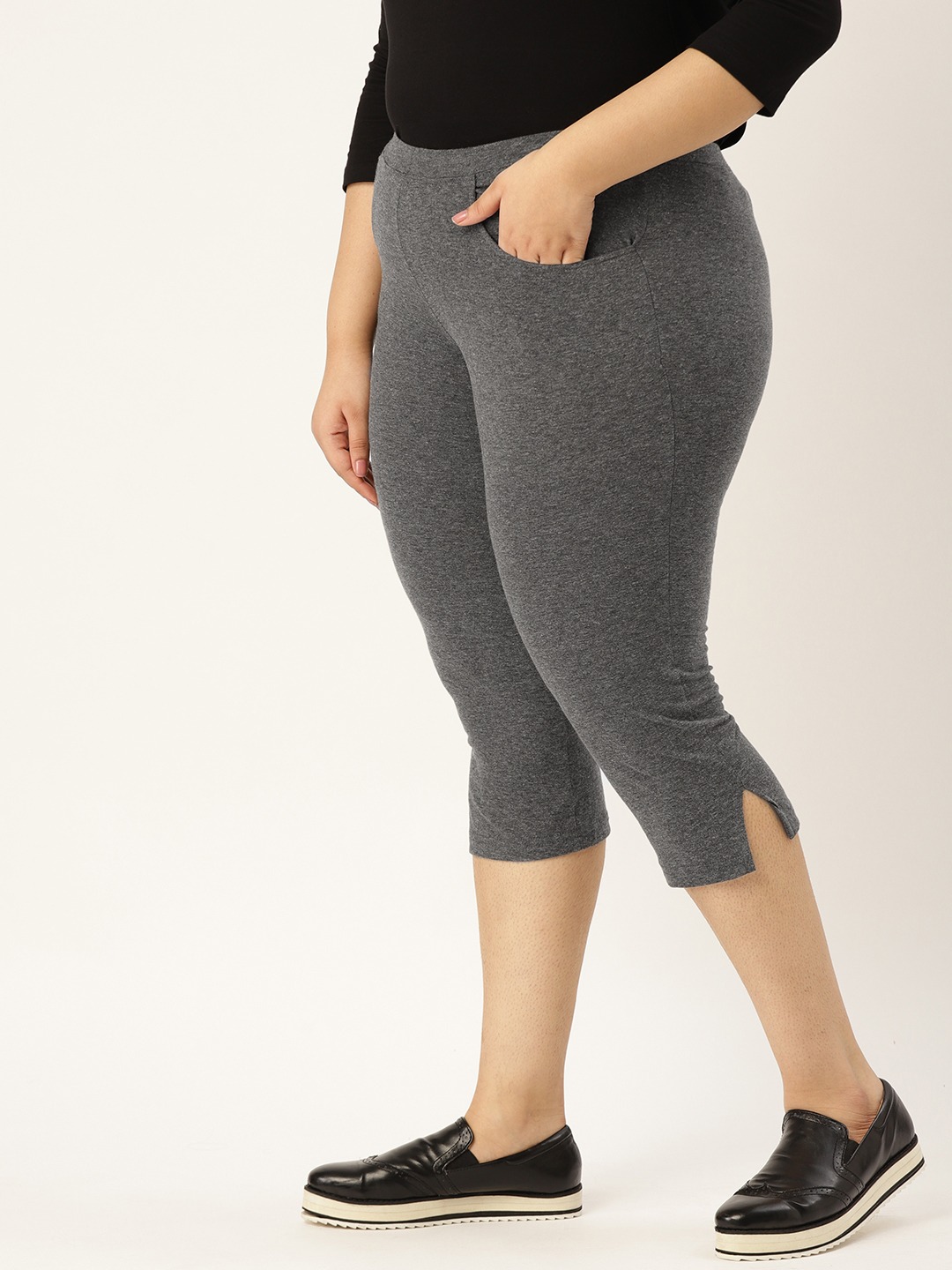 Women's Plus Size Dark Grey Solid Color Regular Fit Capris