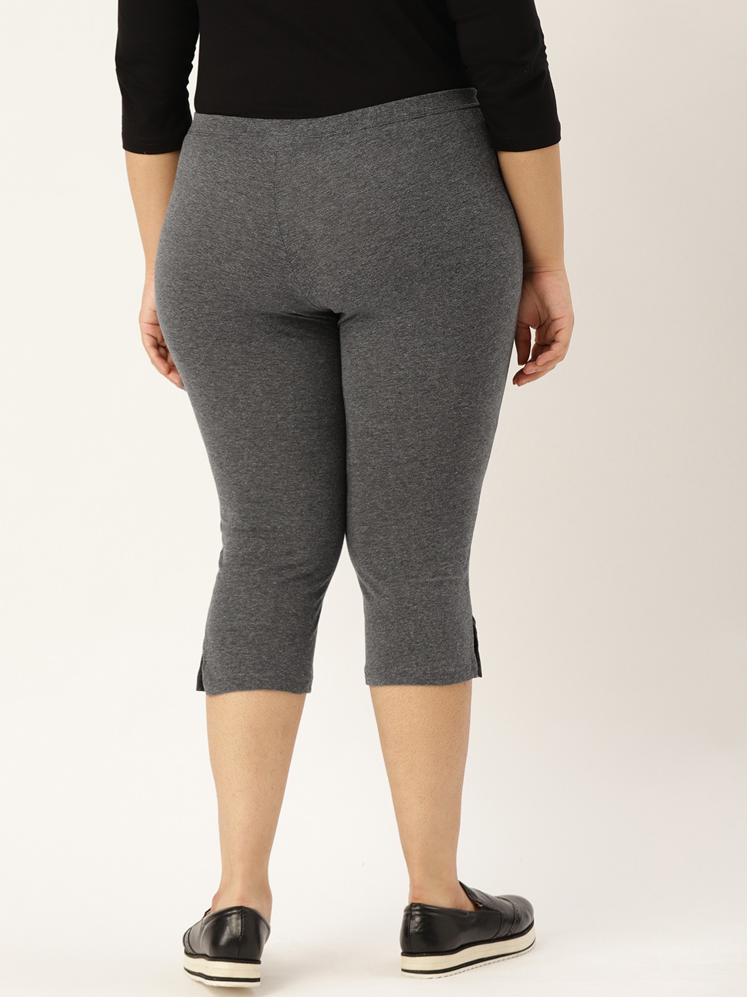 Women's Plus Size Dark Grey Solid Color Regular Fit Capris