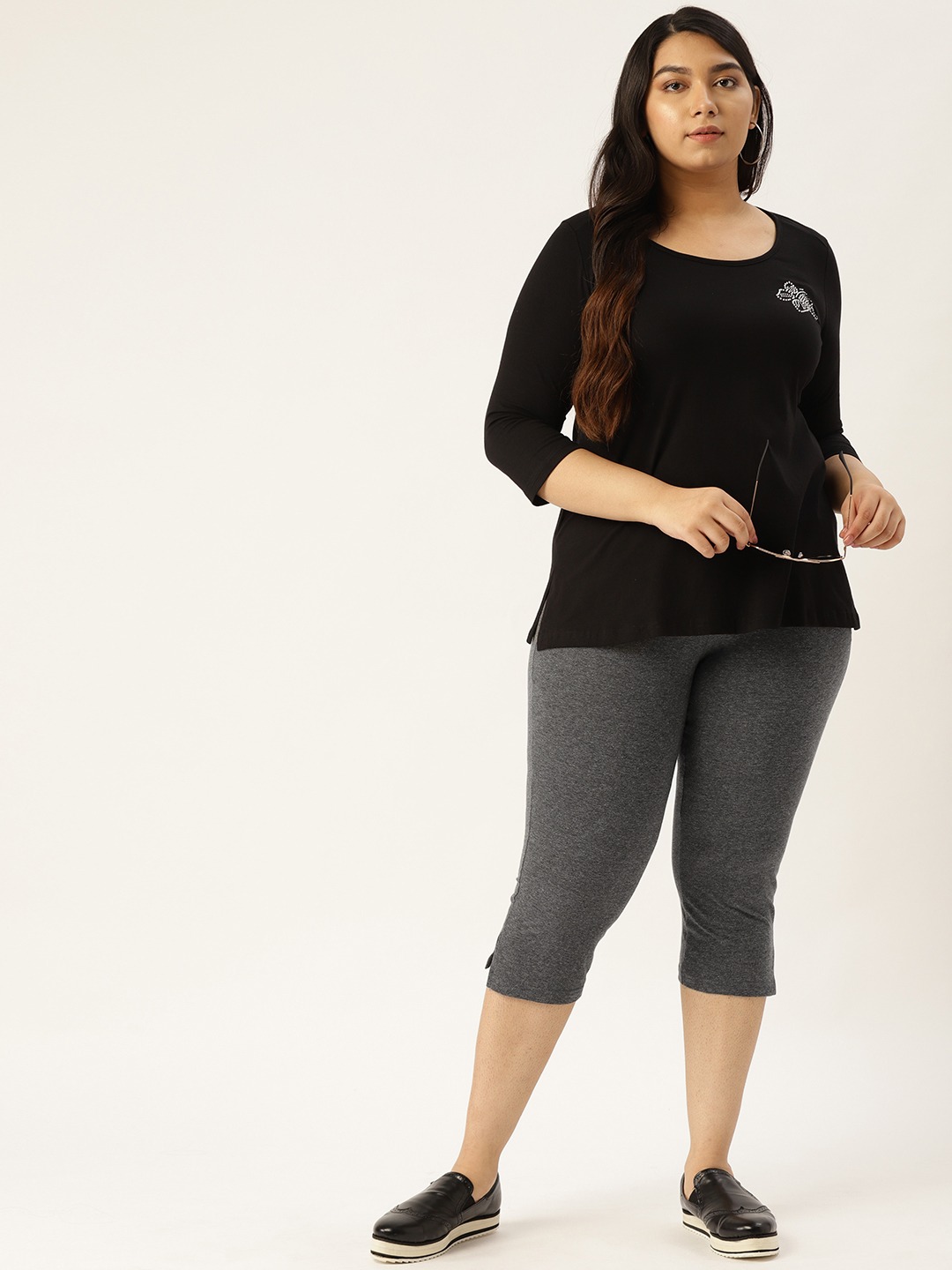 Women's Plus Size Dark Grey Solid Color Regular Fit Capris