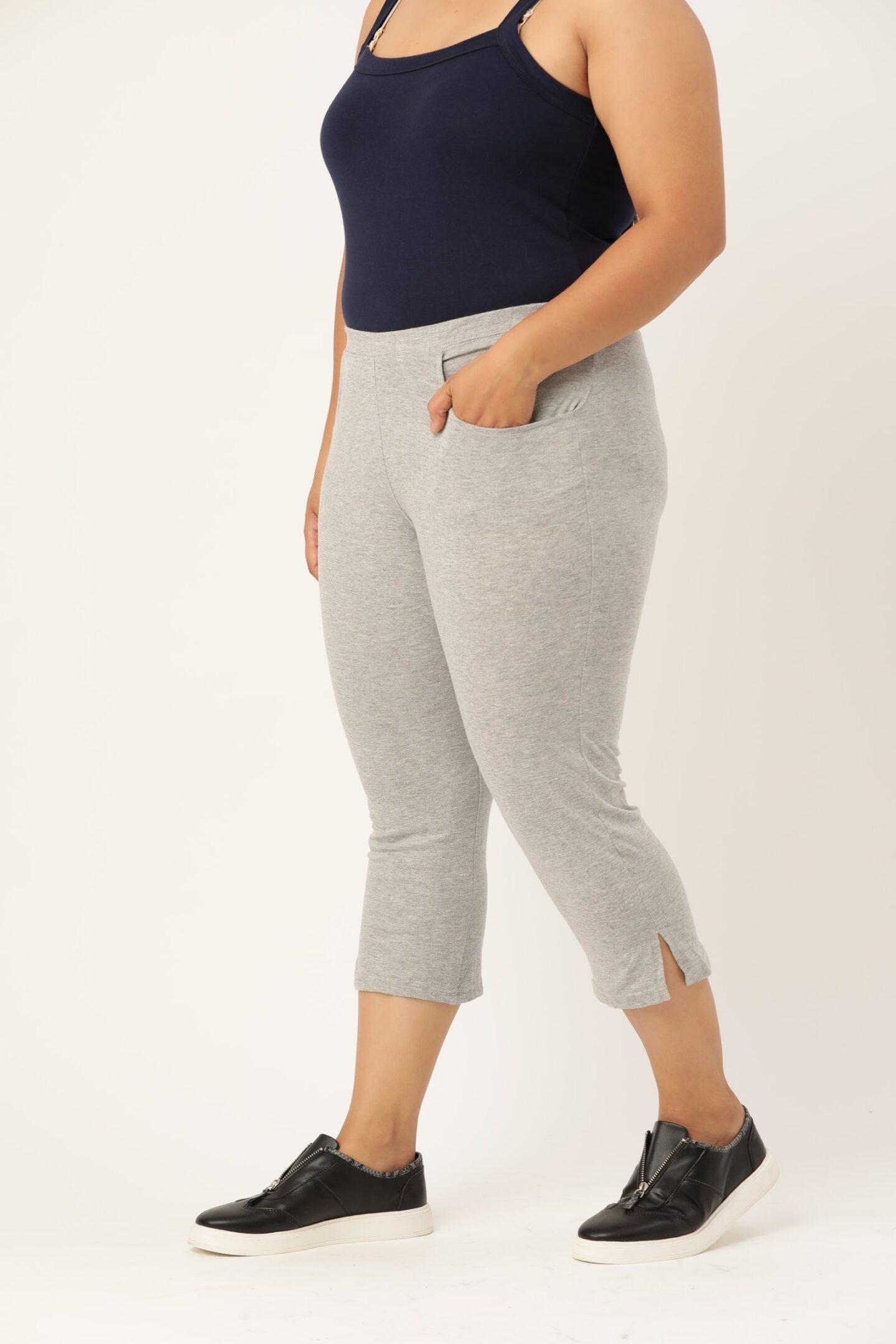 Women's Plus Size Light Grey Solid Color Regular Fit Capris