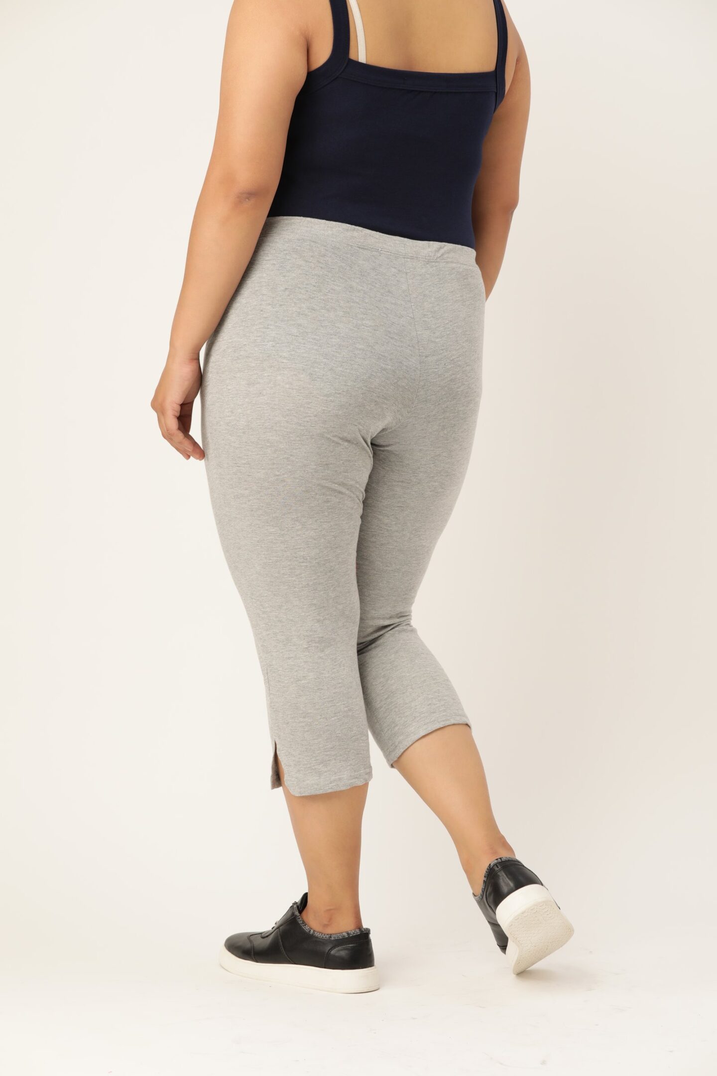 Women's Plus Size Light Grey Solid Color Regular Fit Capris