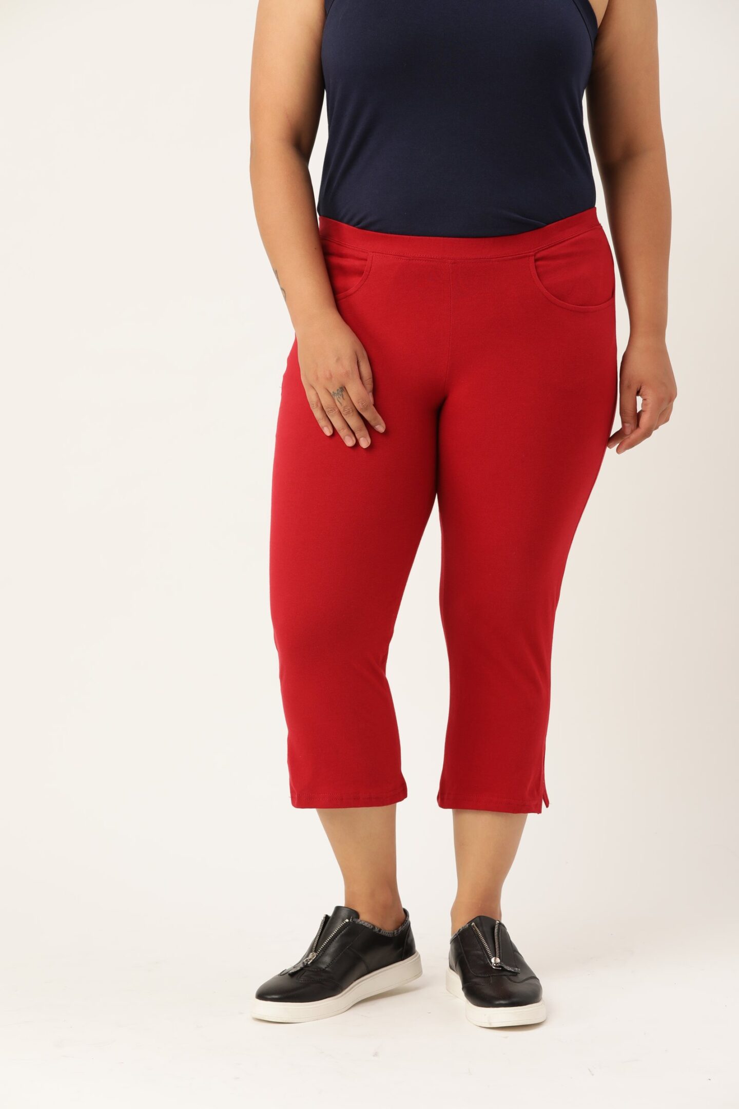 Women's Plus Size Maroon Solid Color Regular Fit Capris