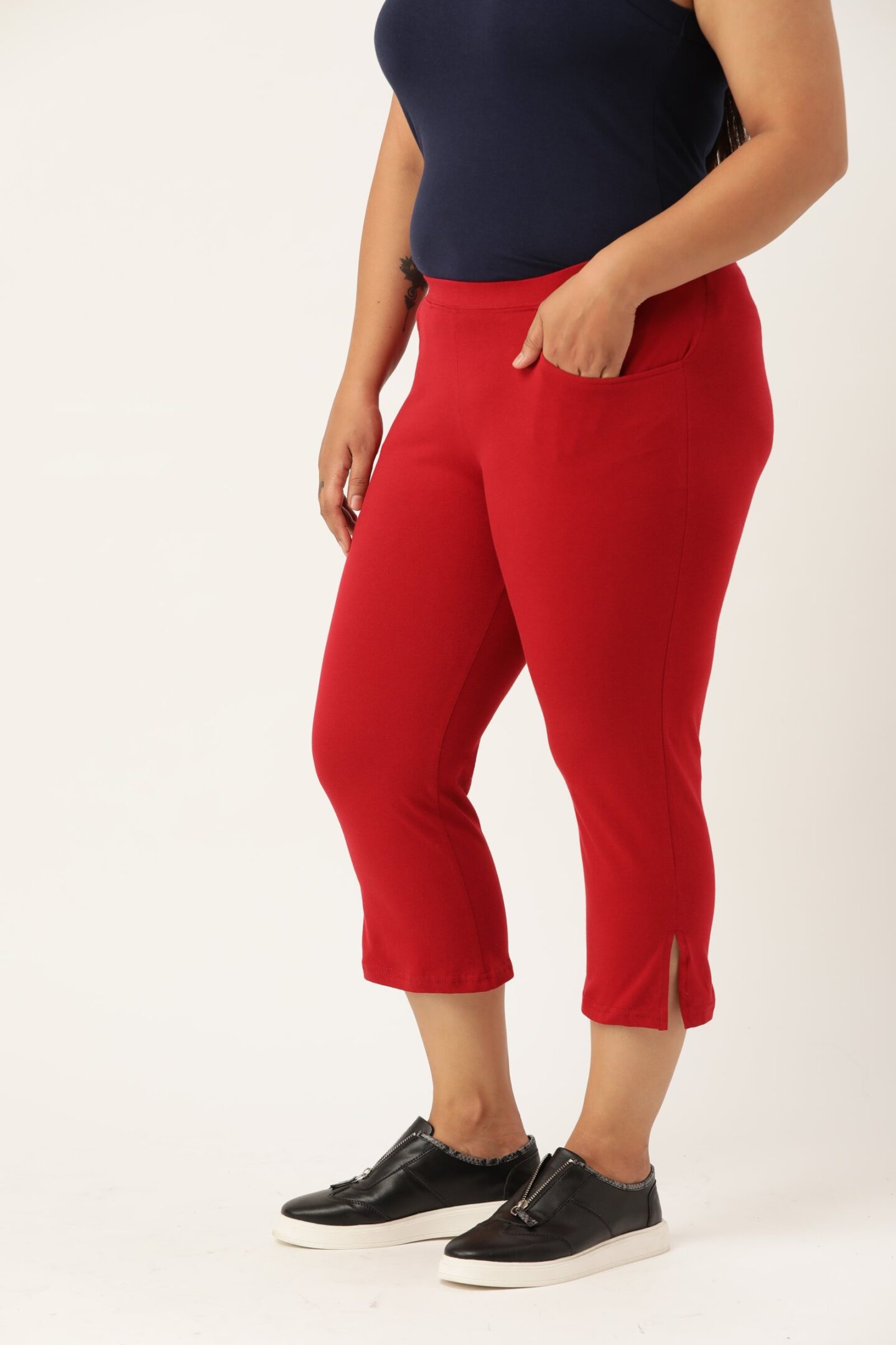 Women's Plus Size Maroon Solid Color Regular Fit Capris