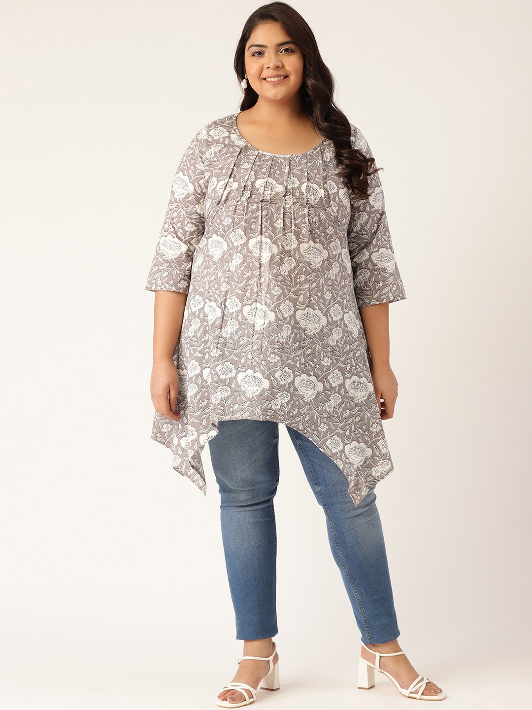 Women's Plus SizeGreymonotone Floral Print Front Pleated Longline Top