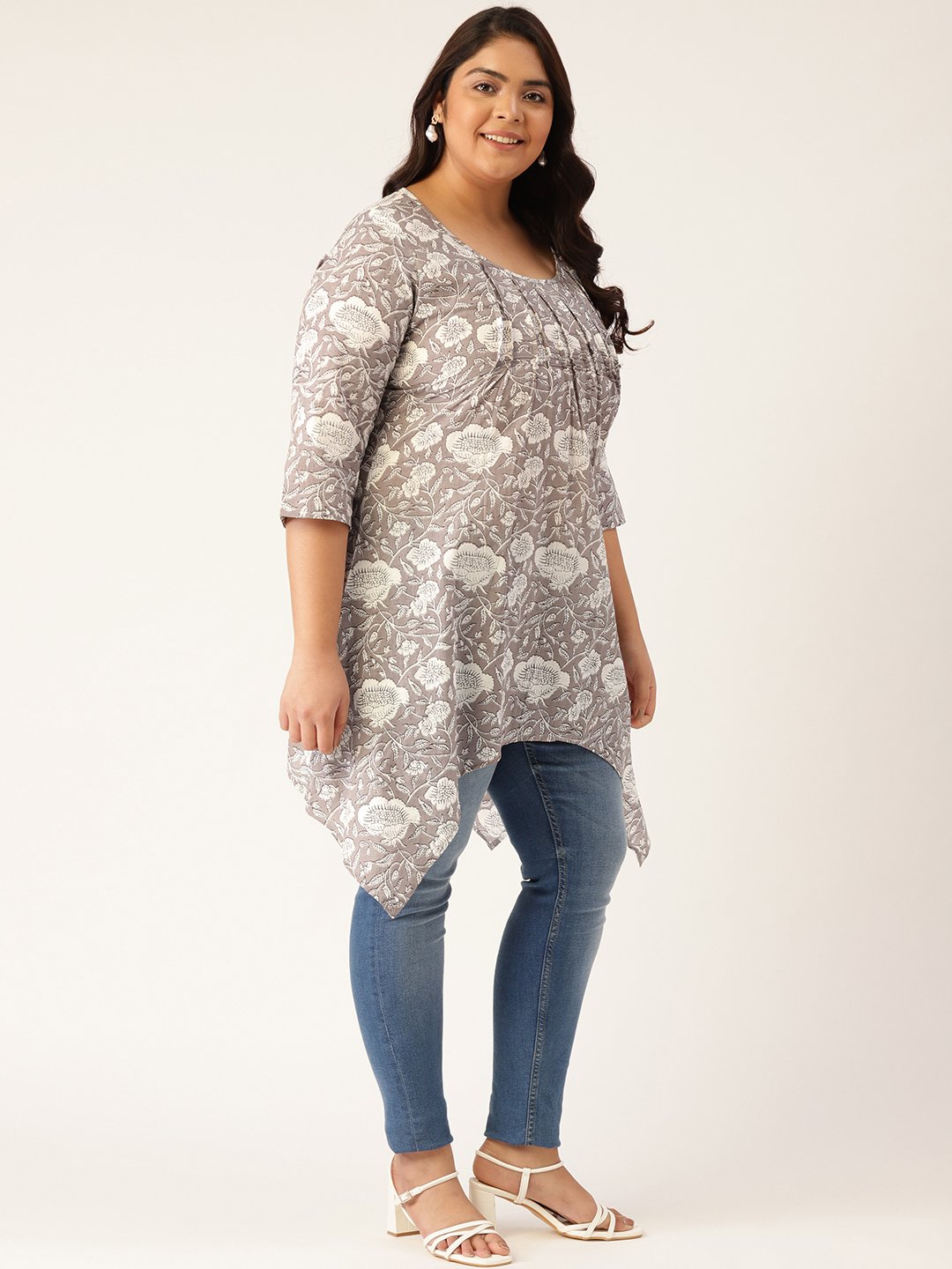 Women's Plus SizeGreymonotone Floral Print Front Pleated Longline Top