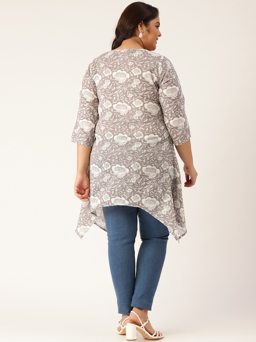 Women's Plus SizeGreymonotone Floral Print Front Pleated Longline Top