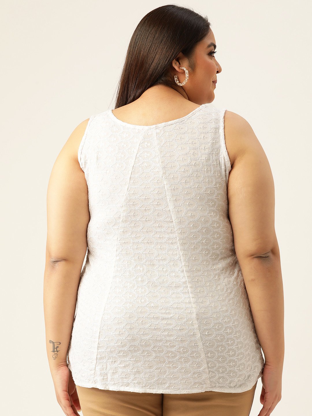 Women's Plus Size White Solid Color Embellished Top