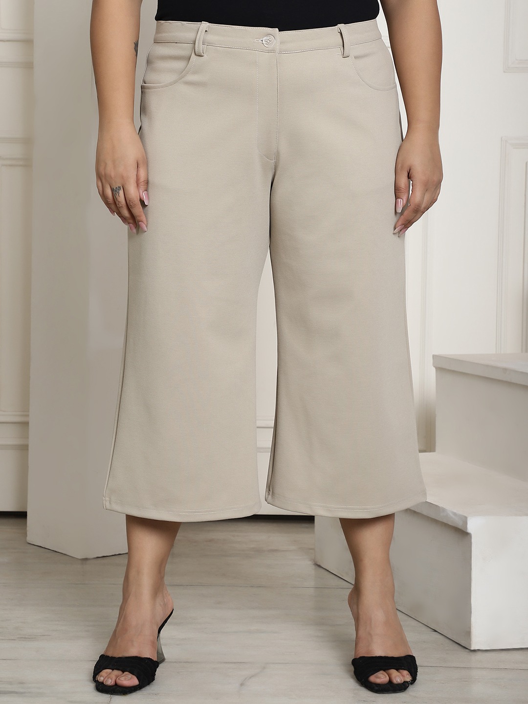 Women's Plus Size Stone Solid Color Elasticated Flared Capri