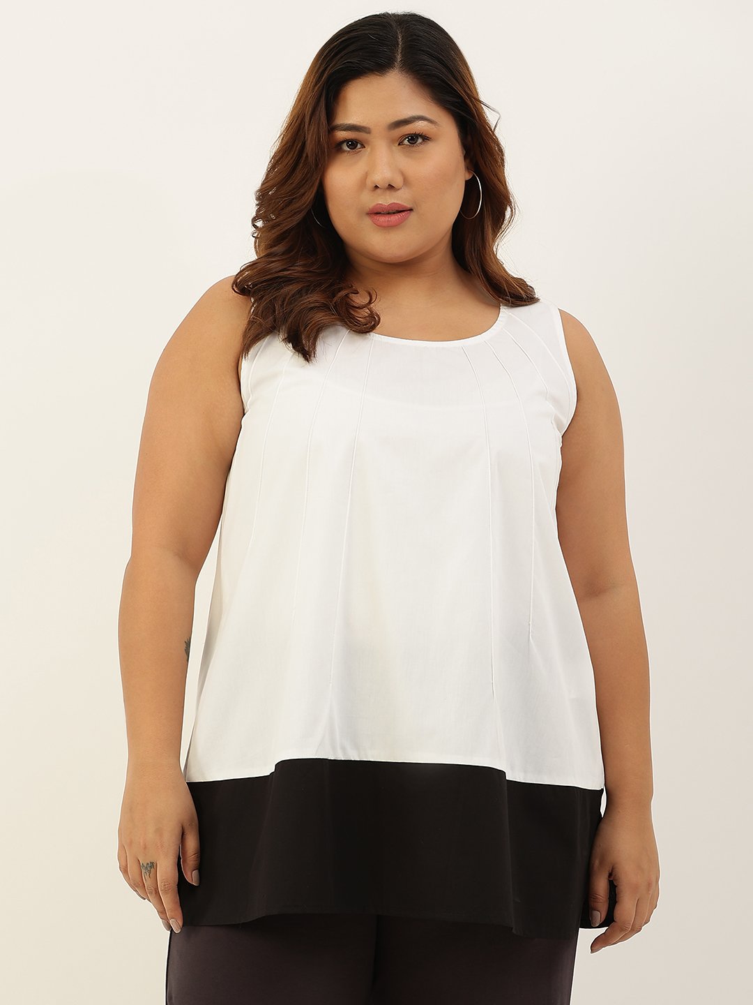 Women's Plus SizeWhite & Black Colourblocked Top