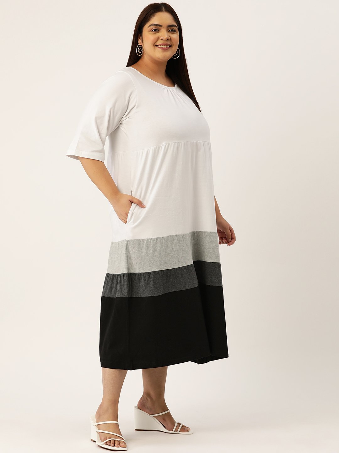 Women's Plus Size White & Black Color Block Knitted Midi Dress