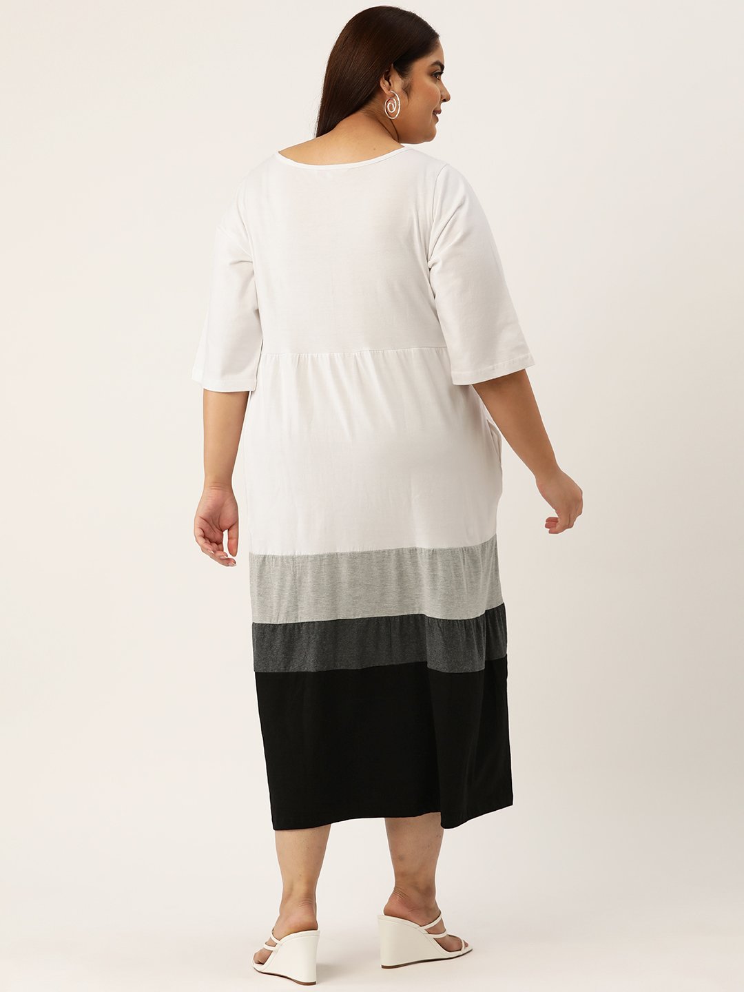 Women's Plus Size White & Black Color Block Knitted Midi Dress