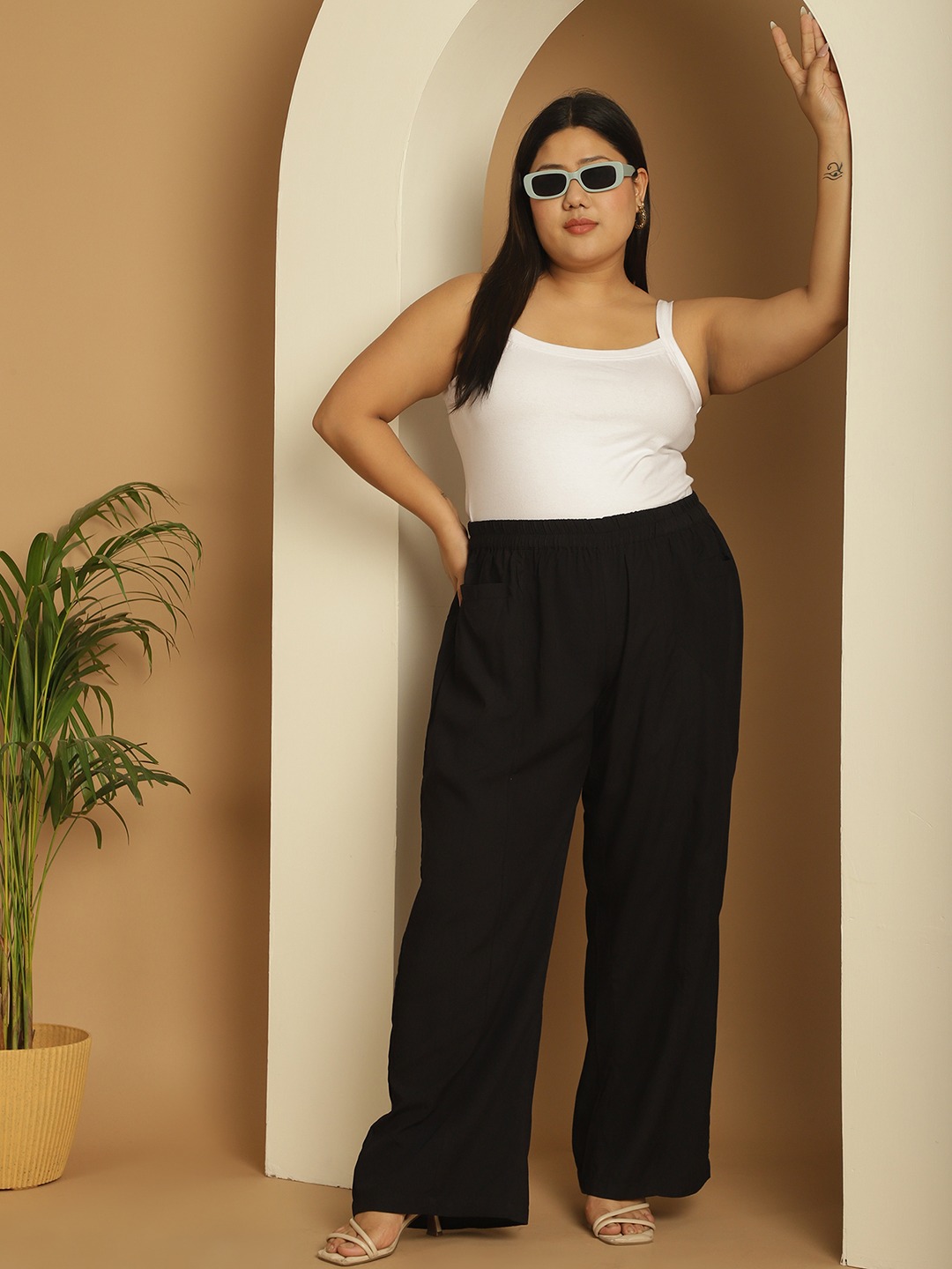 Women's Plus Size Black Solid Color woven flared palazzos