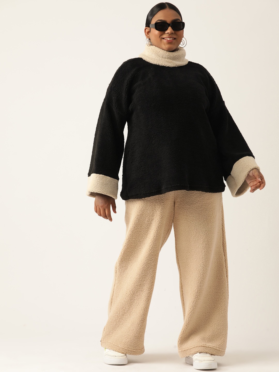Women's Plus Size Black Solid Color Teddy Top
