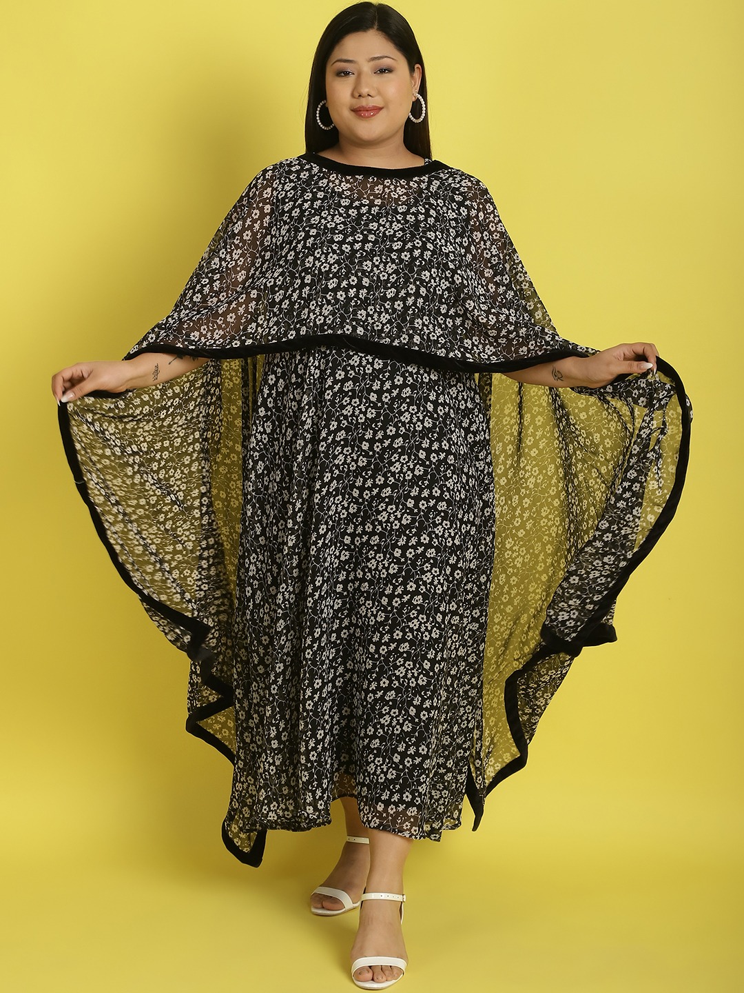Women's Plus Size Black & White floral print Maxi Dress
