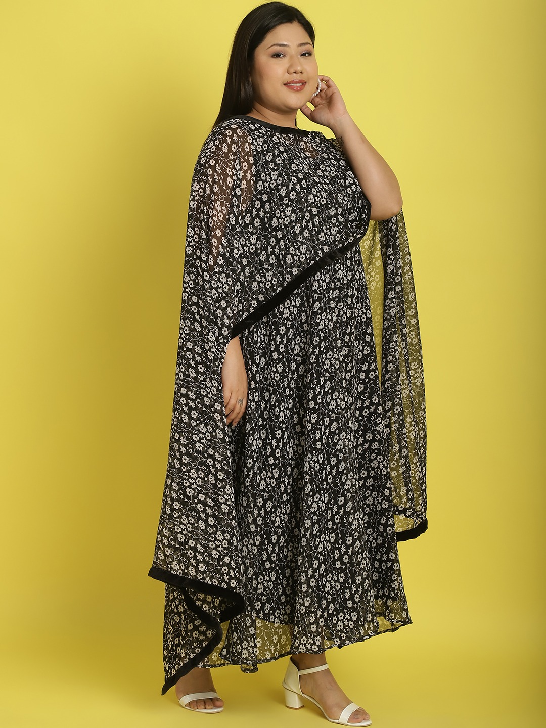 Women's Plus Size Black & White floral print Maxi Dress