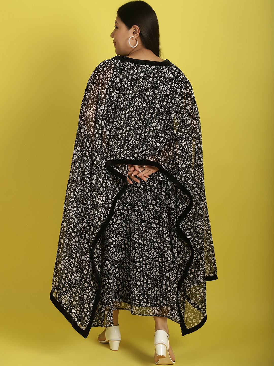 Women's Plus Size Black & White floral print Maxi Dress