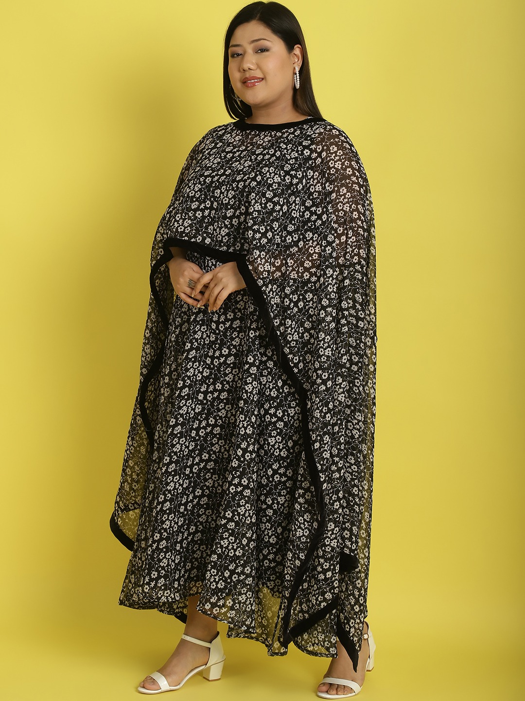 Women's Plus Size Black & White floral print Maxi Dress