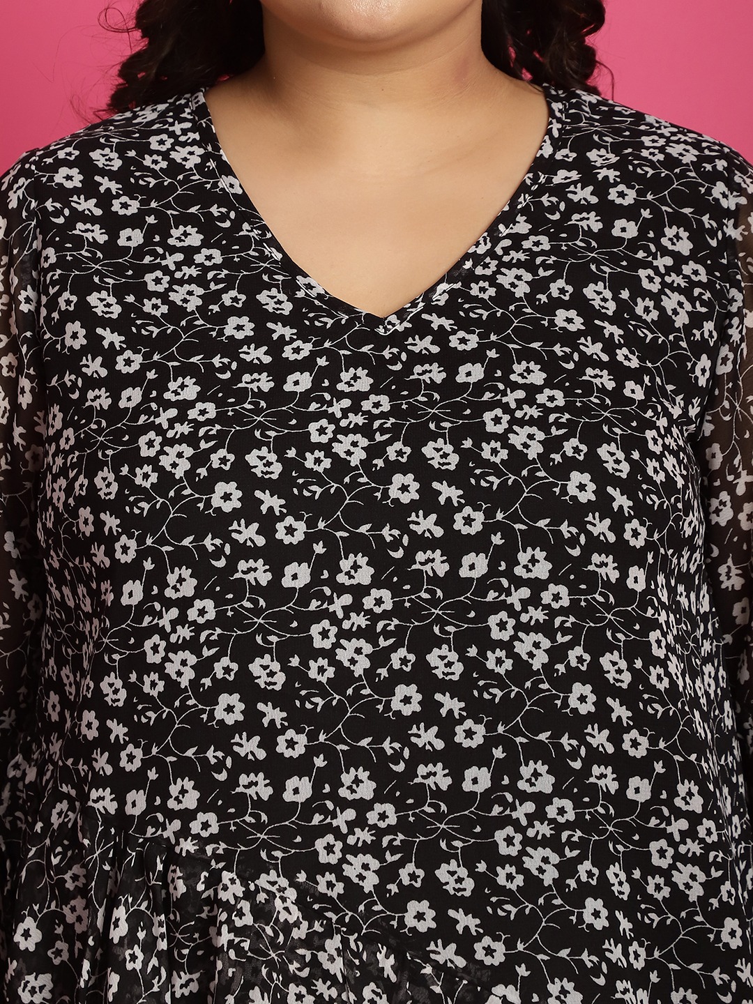 Women's Plus SizeBlack & White Floral Printed Georgette Longline Wrap Top