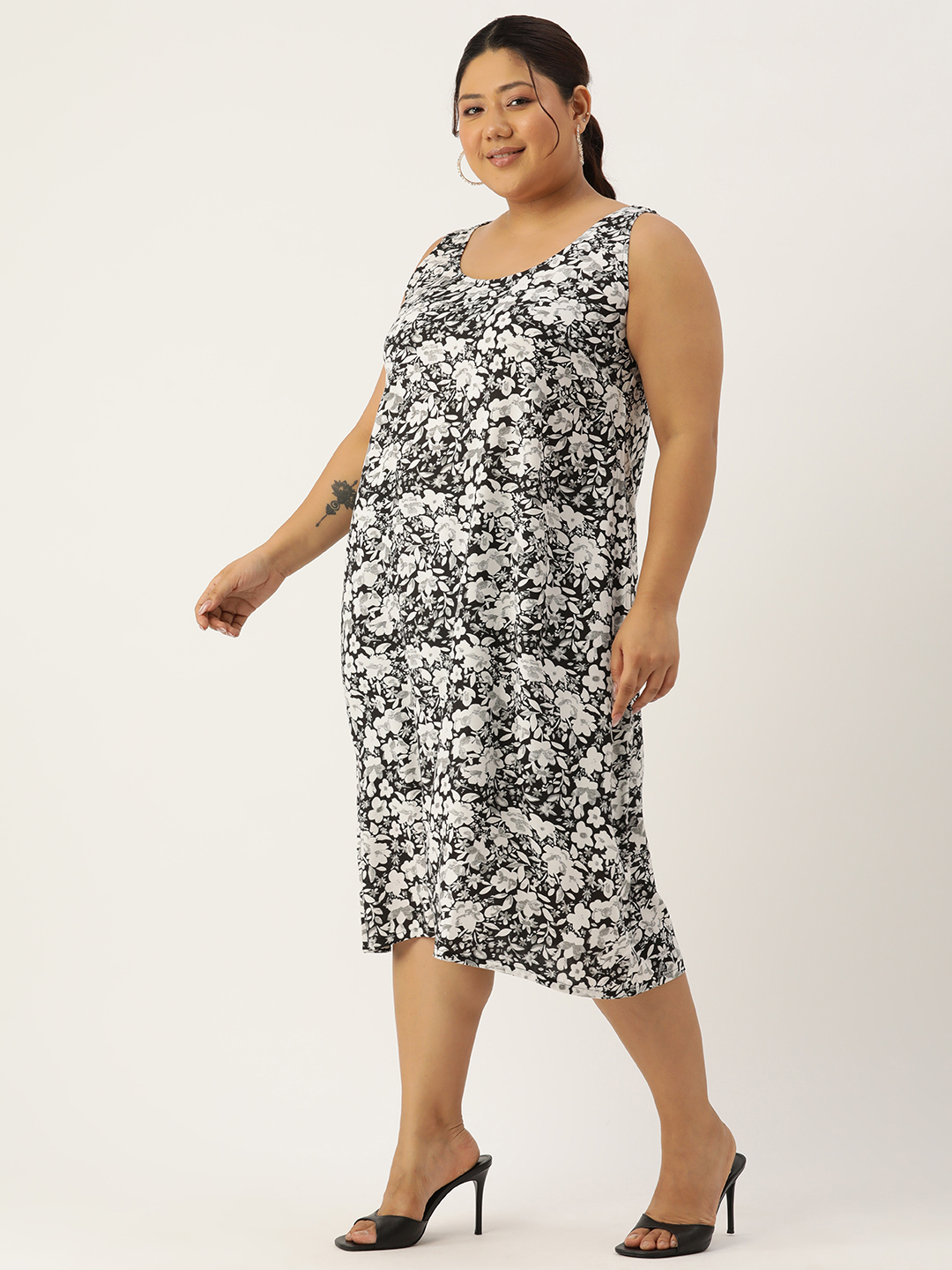 Women's Plus Size Black & White Floral printed A-Line Clothing Set