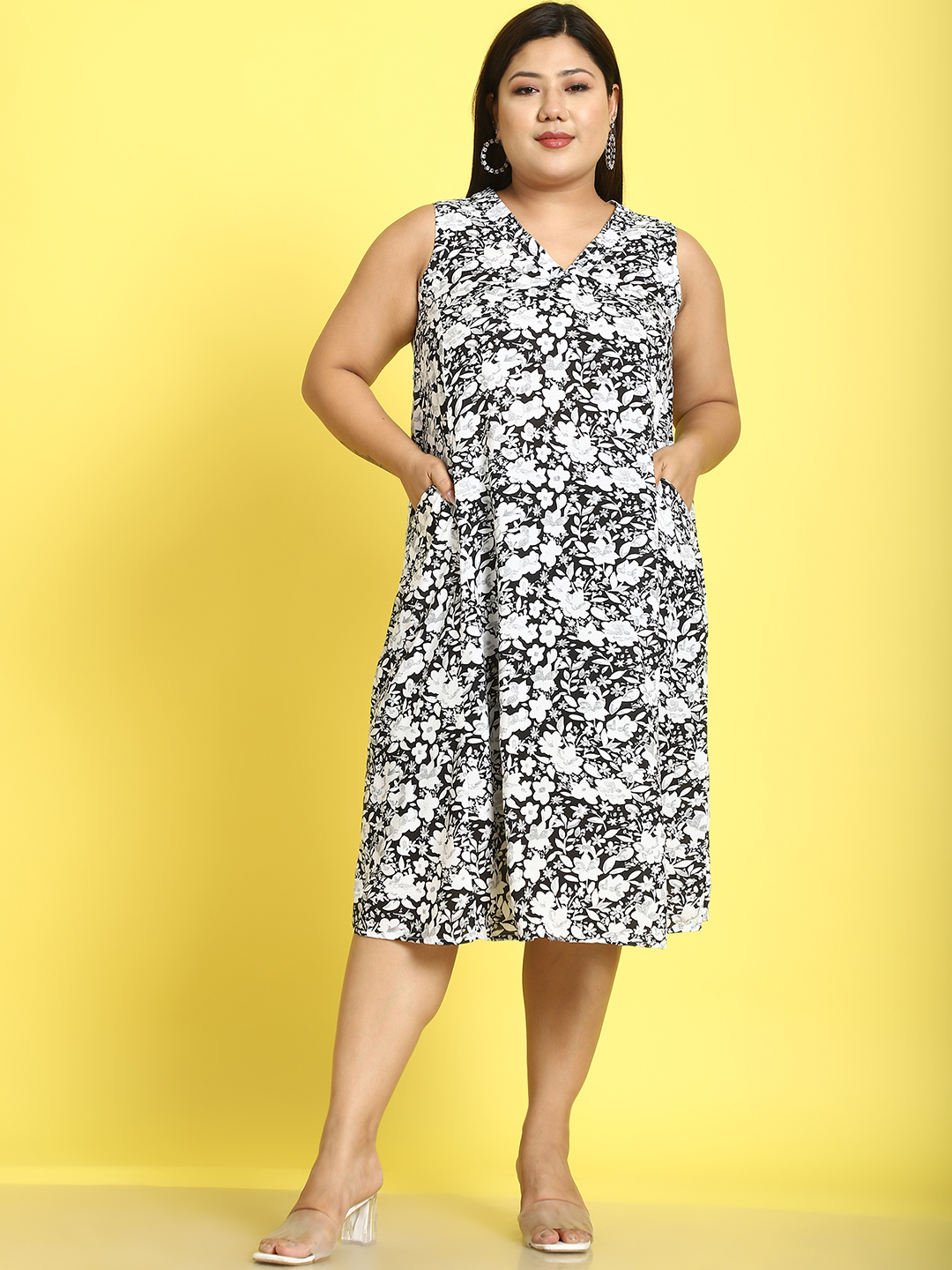 Women's Plus Size Black & White Floral Printed A-Line Midi Dress
