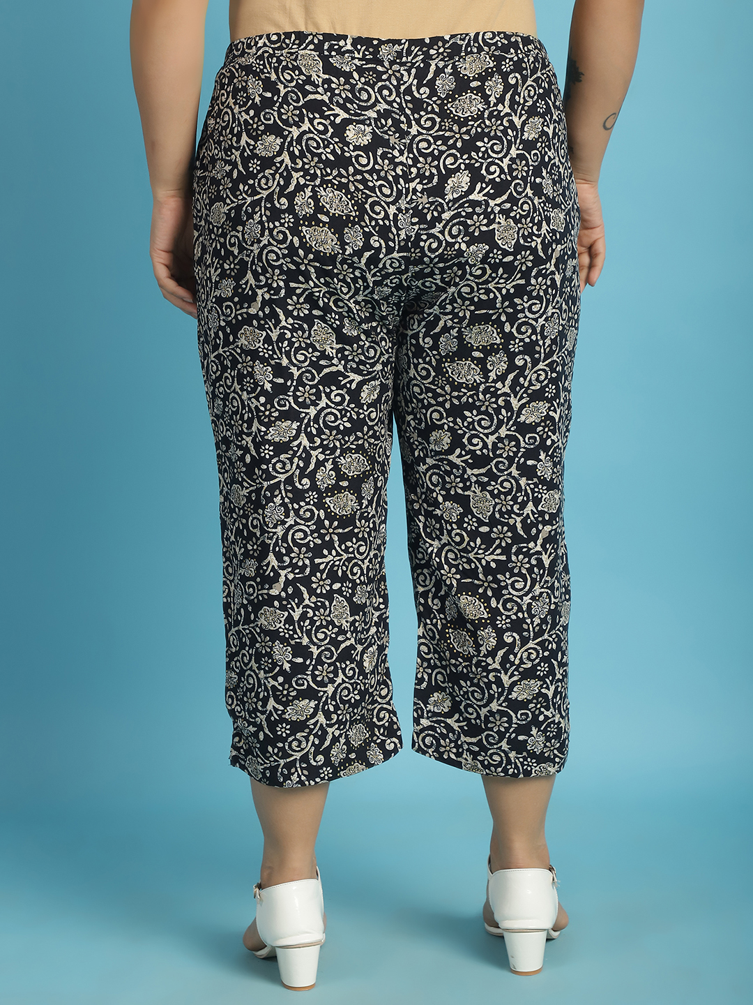 Women's Plus Size Black batik floral printed mid calf length capri