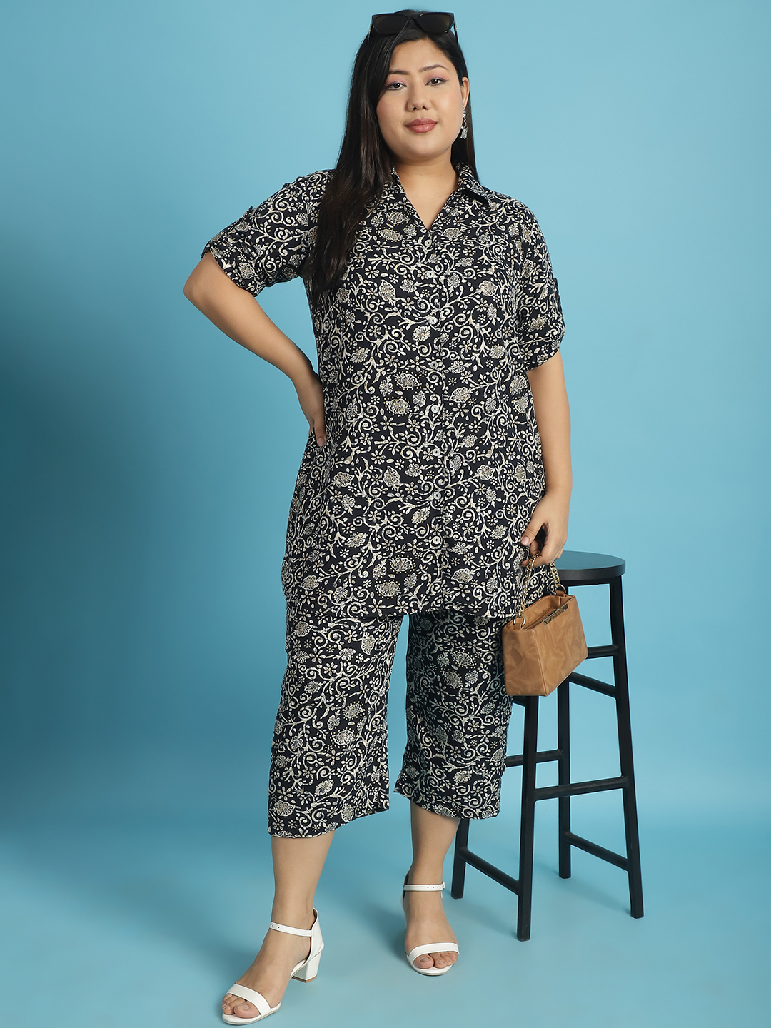 Women's Plus Size Black batik floral printed mid calf length capri