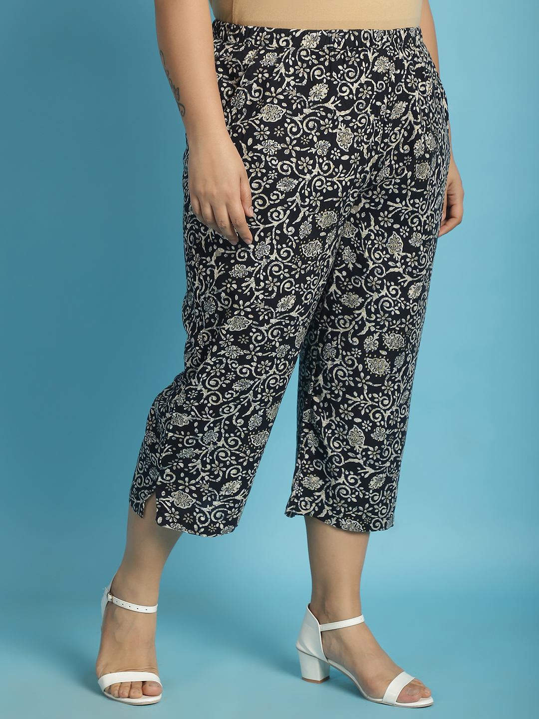 Women's Plus Size Black batik floral printed mid calf length capri