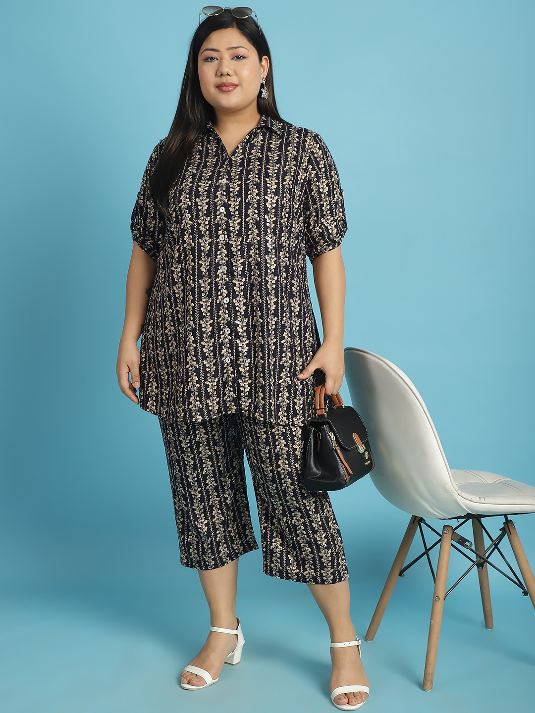 Women's Plus Size Navy Gold floral printed mid calf length capri