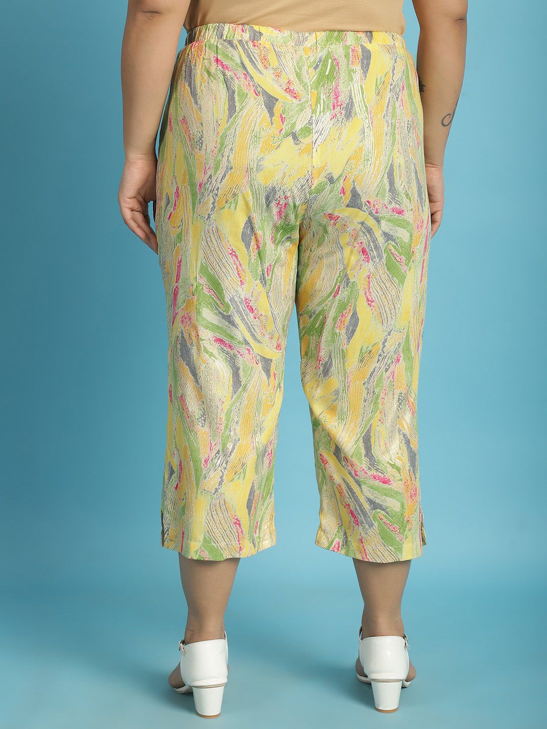 Women's Plus Size Yellow Gold Foil floral printed mid calf length capri