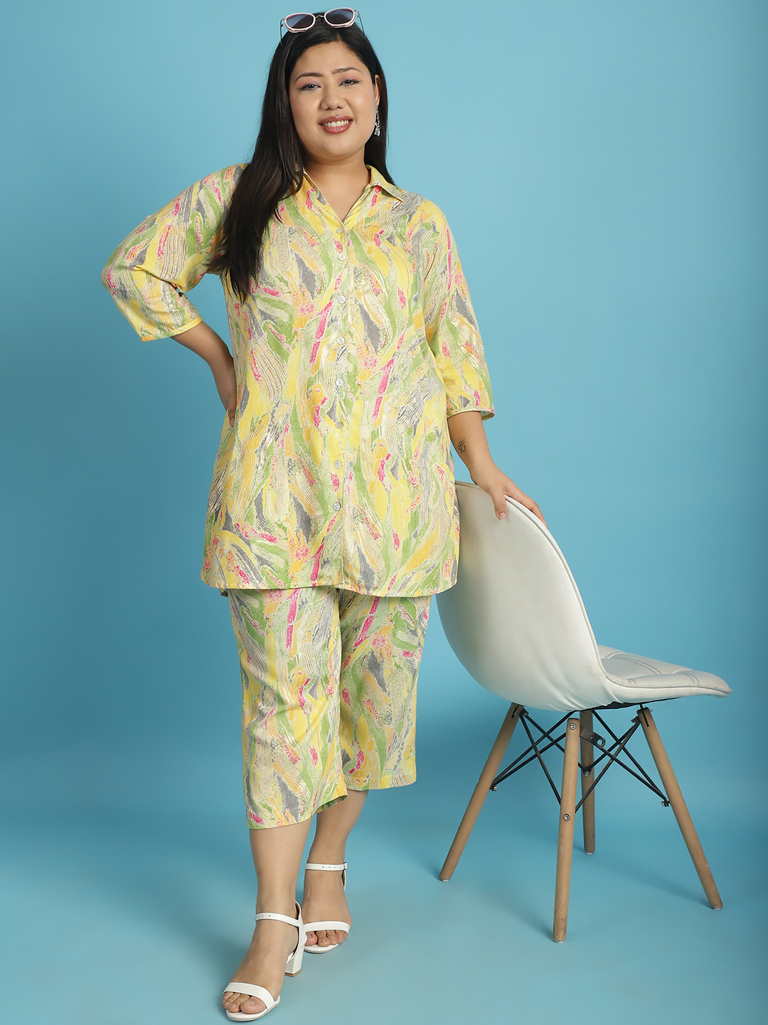 Women's Plus Size Yellow Gold Foil floral printed mid calf length capri