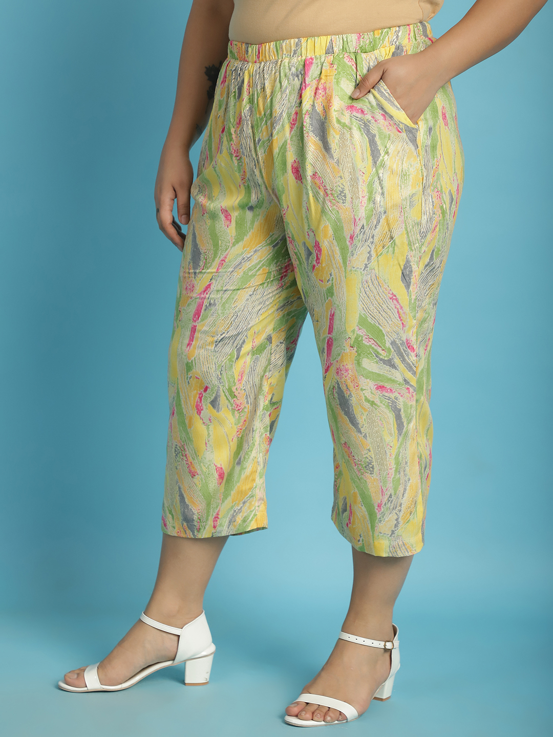 Women's Plus Size Yellow Gold Foil floral printed mid calf length capri