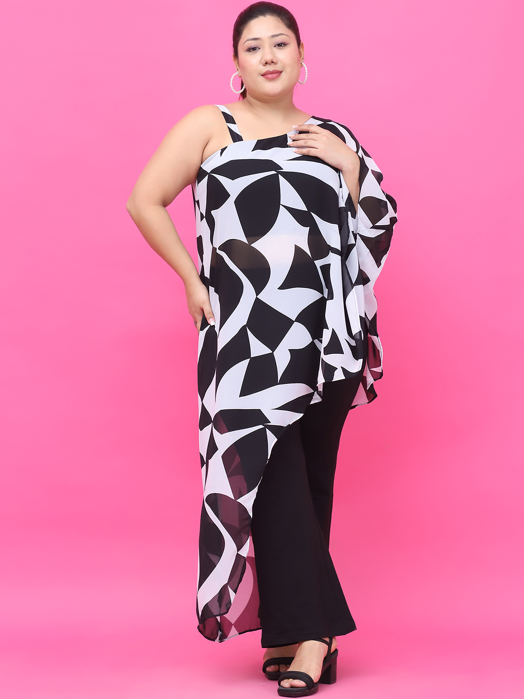 Women's Plus Size Black & White Floral Printed Georgette Top
