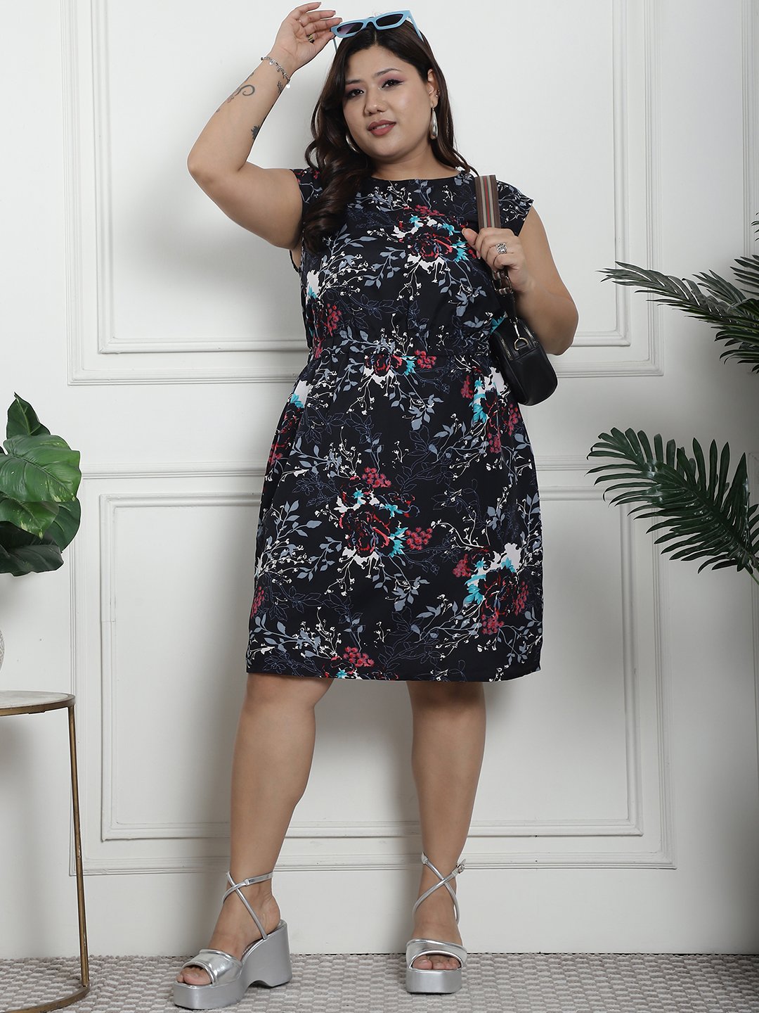 Golden Hour Midi Dress : BLACK FLORAL Color