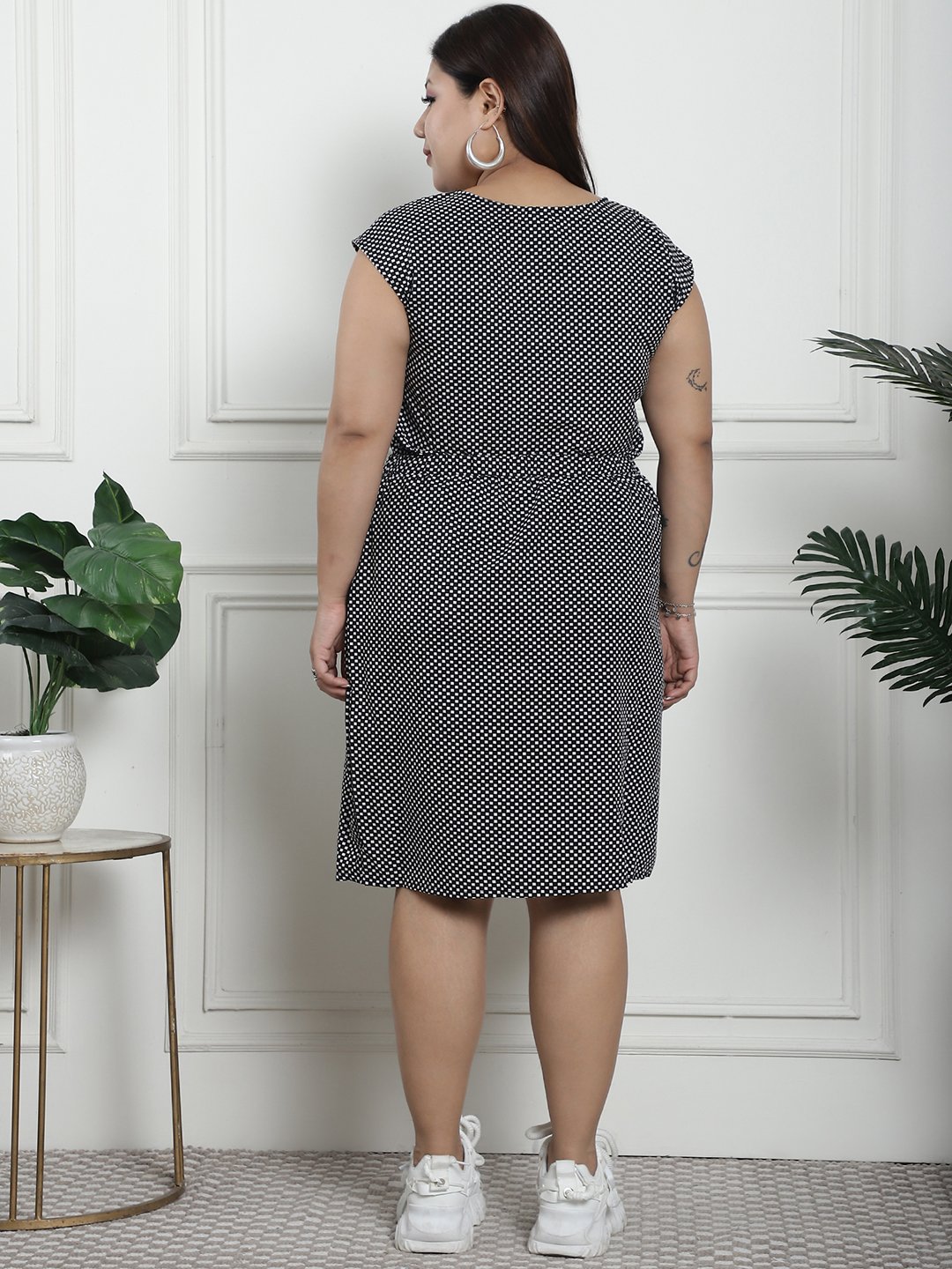 Golden Hour Midi Dress : BLACK GEOMETRIC Color