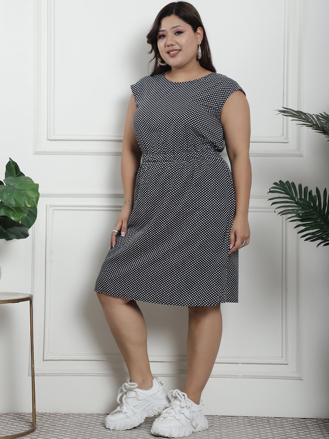 Golden Hour Midi Dress : BLACK GEOMETRIC Color