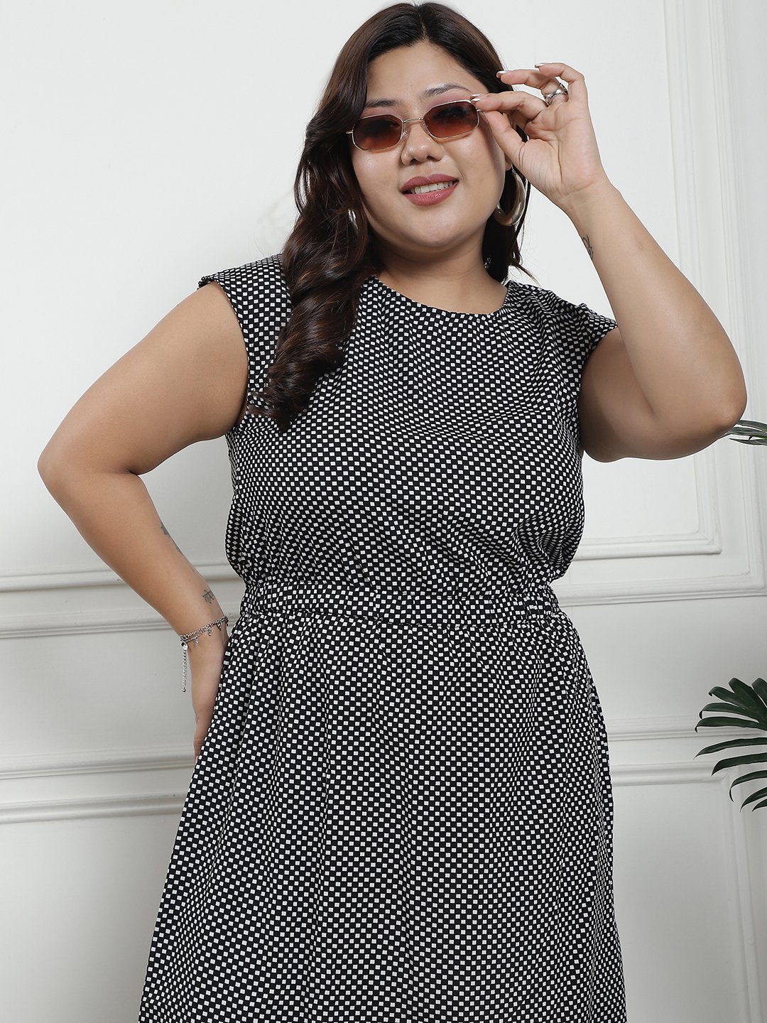 Golden Hour Midi Dress : BLACK GEOMETRIC Color
