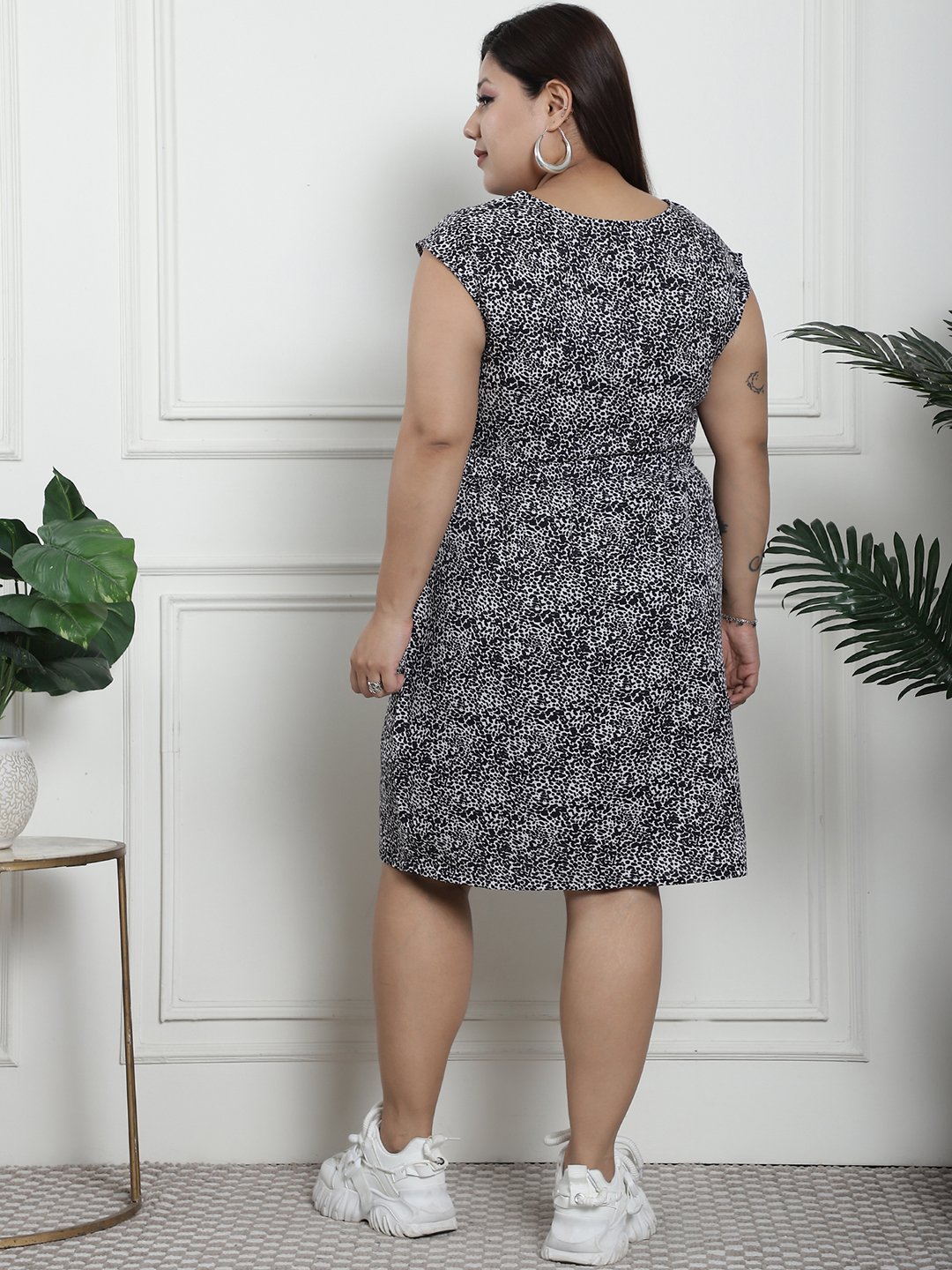 Golden Hour Midi Dress : B&W TIGER PRINT Color