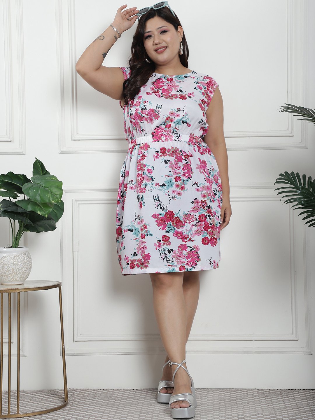 Golden Hour Midi Dress : WHITE FLORAL Color