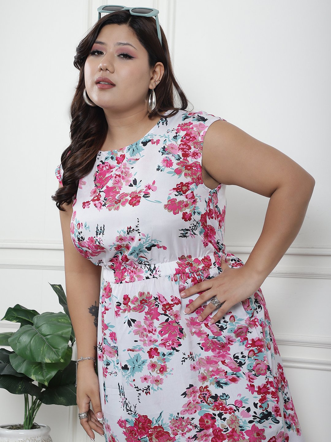 Golden Hour Midi Dress : WHITE FLORAL Color