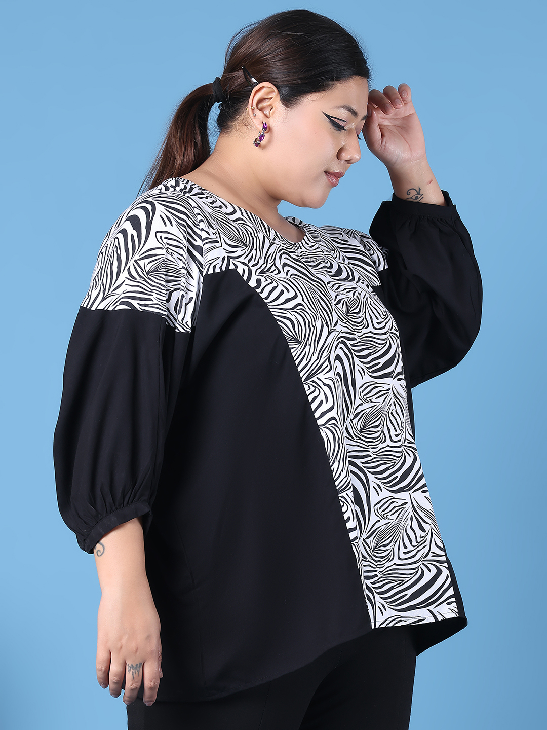 Women's Plus Size Black & White Color Block kafatn Type Top