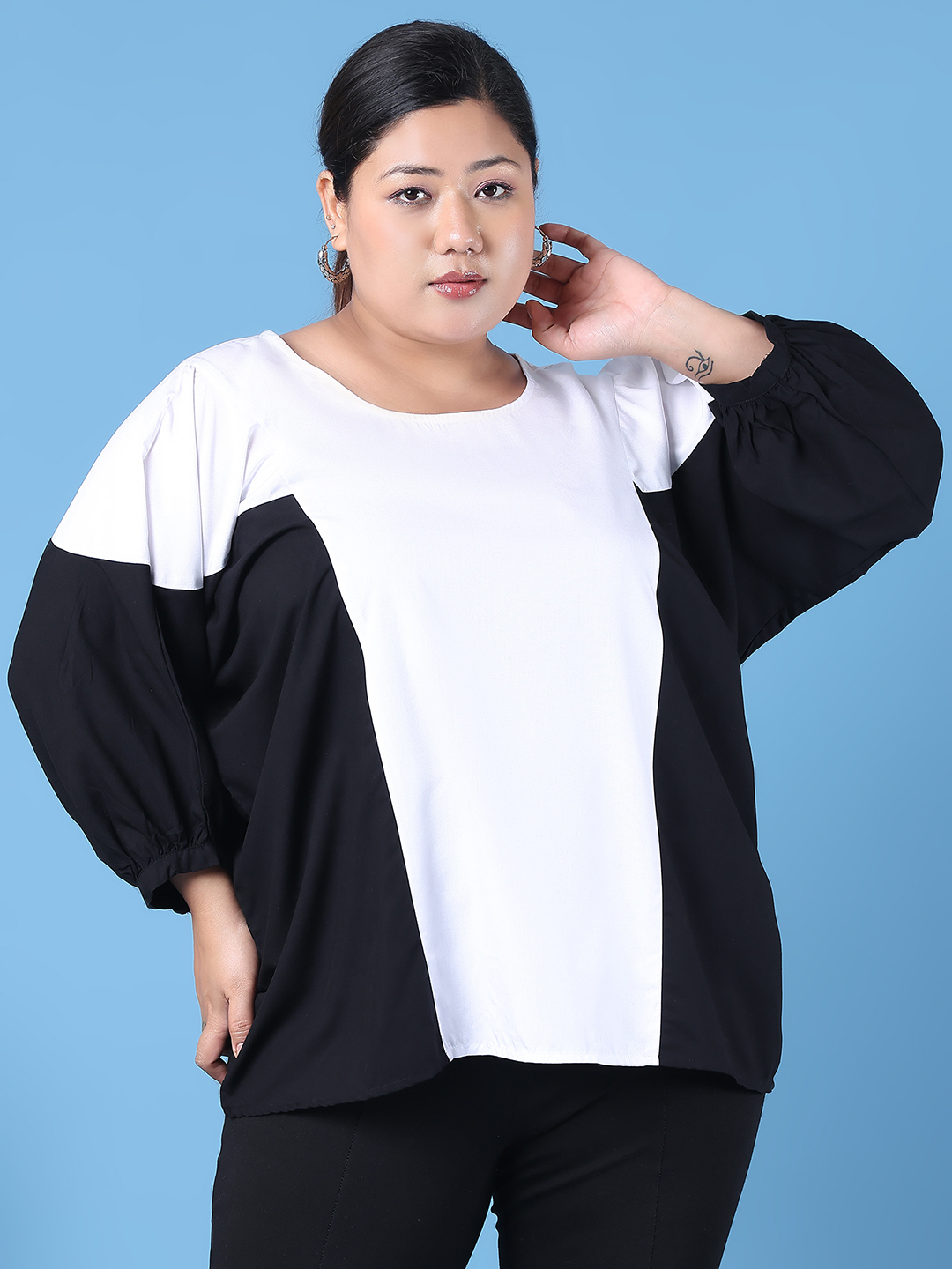 Women's Plus Size White & Black Color Block kafatn Type Top